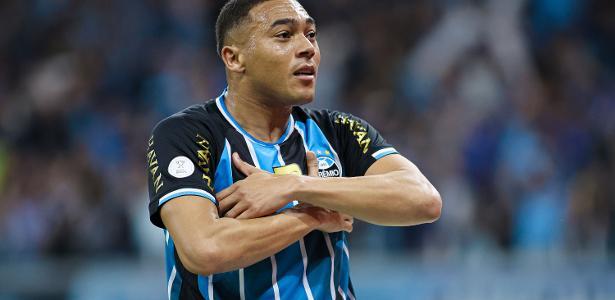 Grêmio vence o Inter por 3 a 1 e avança à semifinal da Copa do Brasil